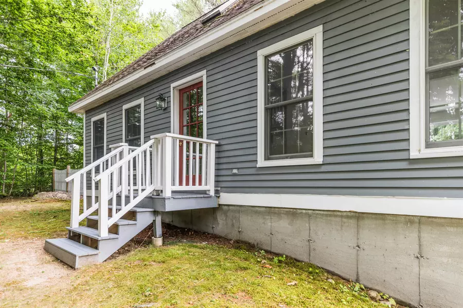 21 Swan Lake TRL, Alton, NH 03809