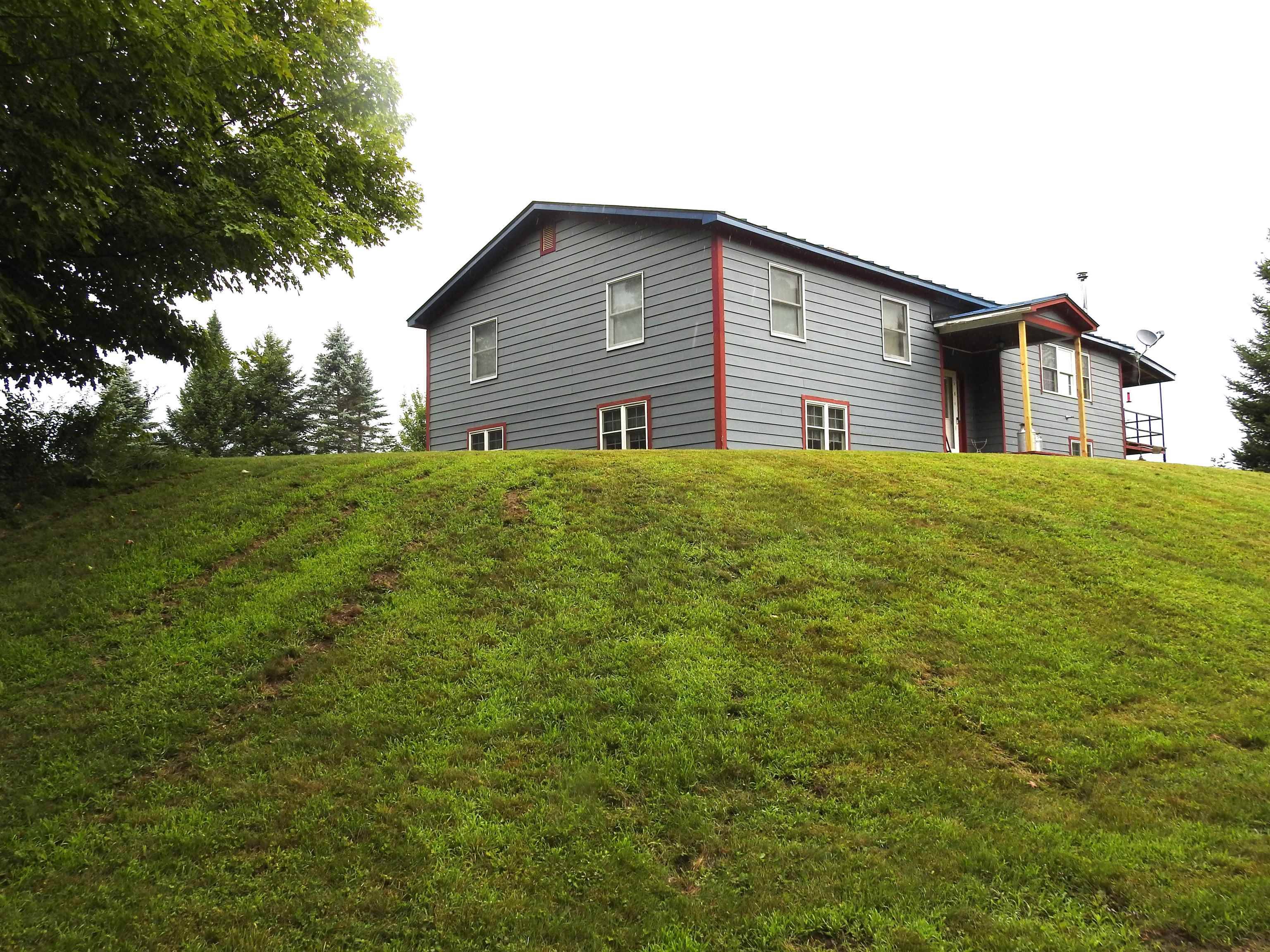 Richford, VT 05476,272 Jay RD