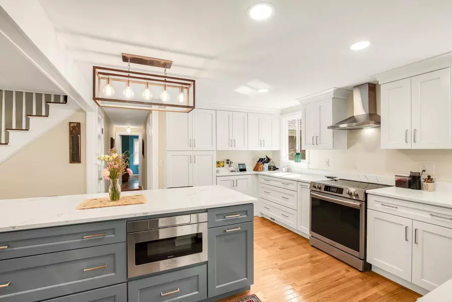 46 KENSINGTON RD, Hampton Falls, NH 03844