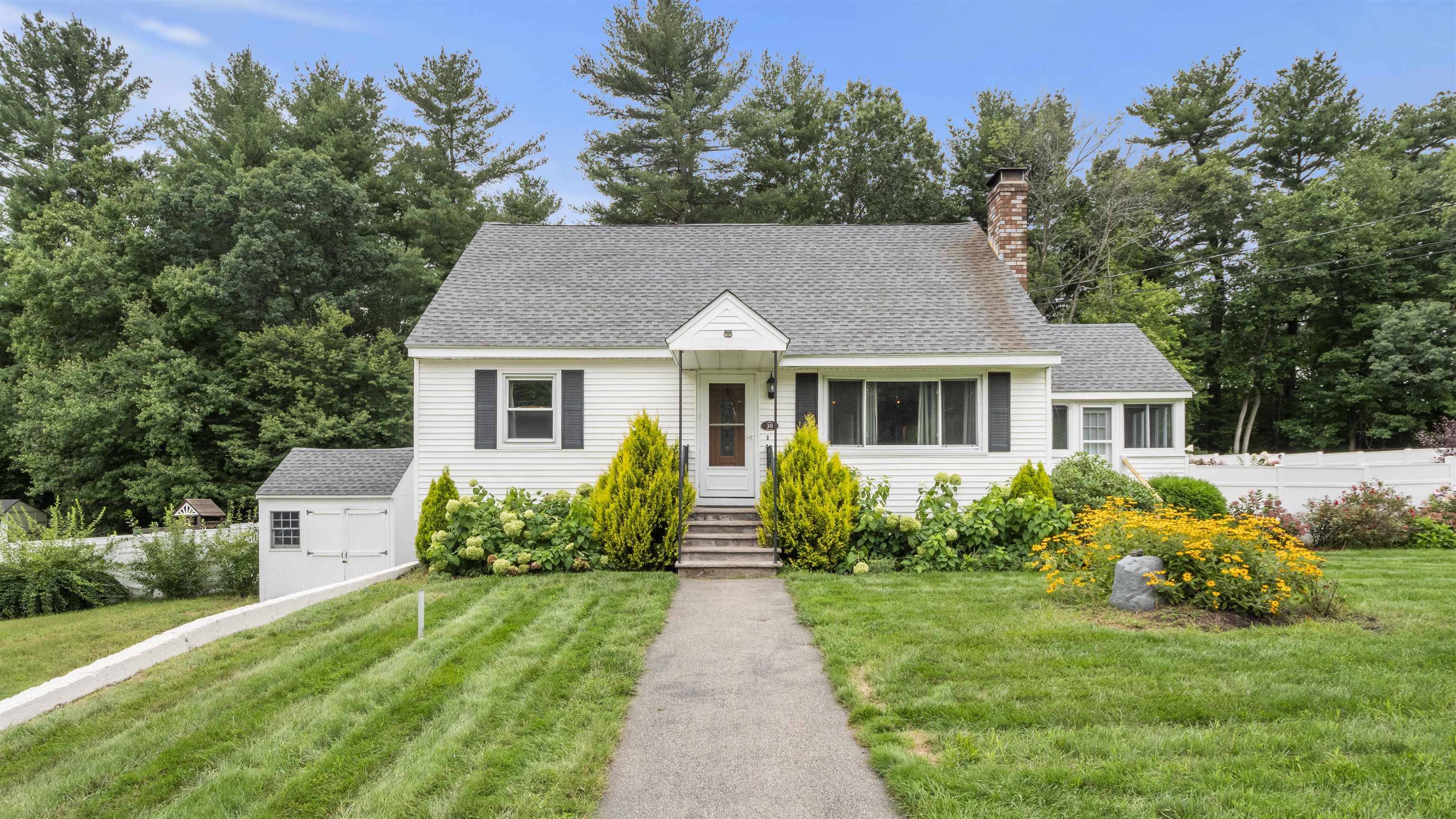 Hudson, NH 03051,10 Rita AVE