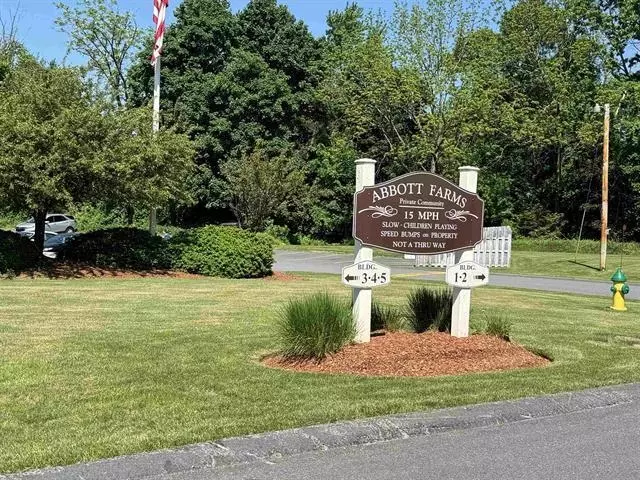 Hudson, NH 03051,412 Abbott Farm LN #412