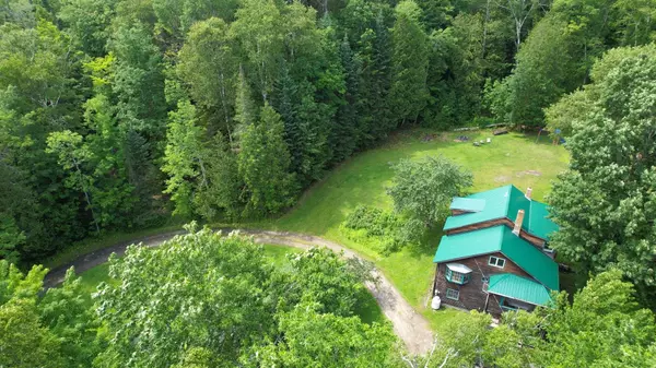 7 Keiser Pond RD, Peacham, VT 05862