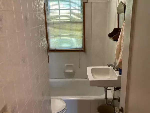 Springfield, VT 05156-0000,8 Curtis ST