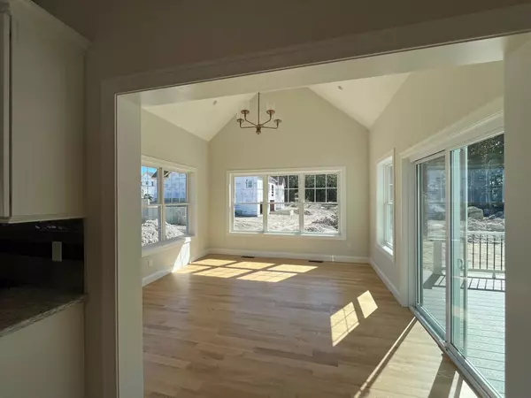 Windham, NH 03087,3 Madison LN