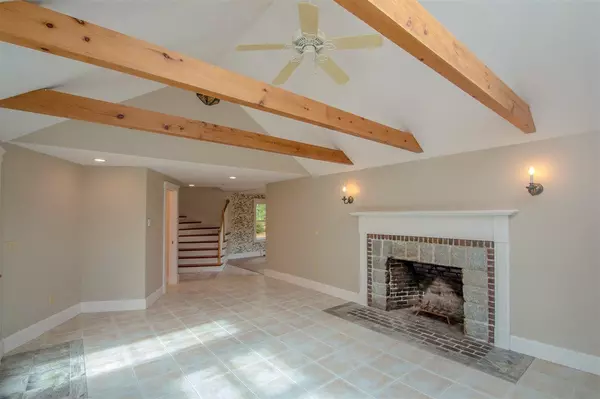 Brookfield, NH 03872,308 Governors RD