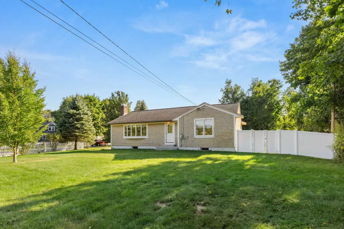 Greenland, NH 03840,2 Falls WAY