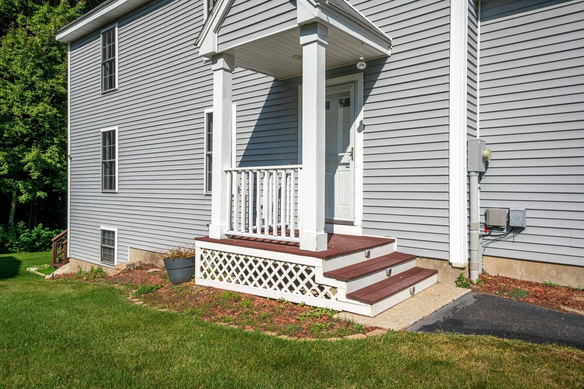 Hudson, NH 03051,85 Barbara LN