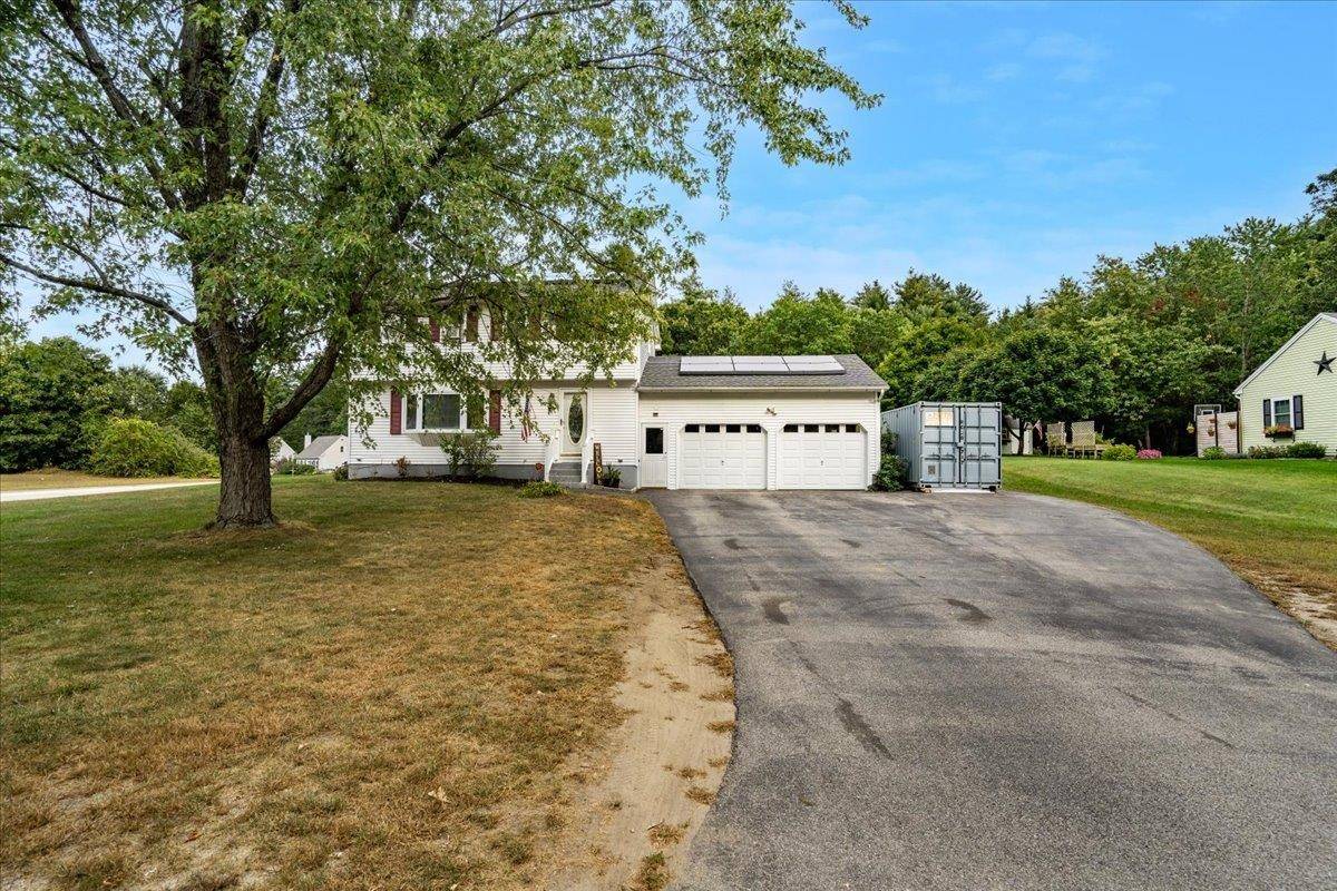 Hudson, NH 03051,8 Cottonwood DR