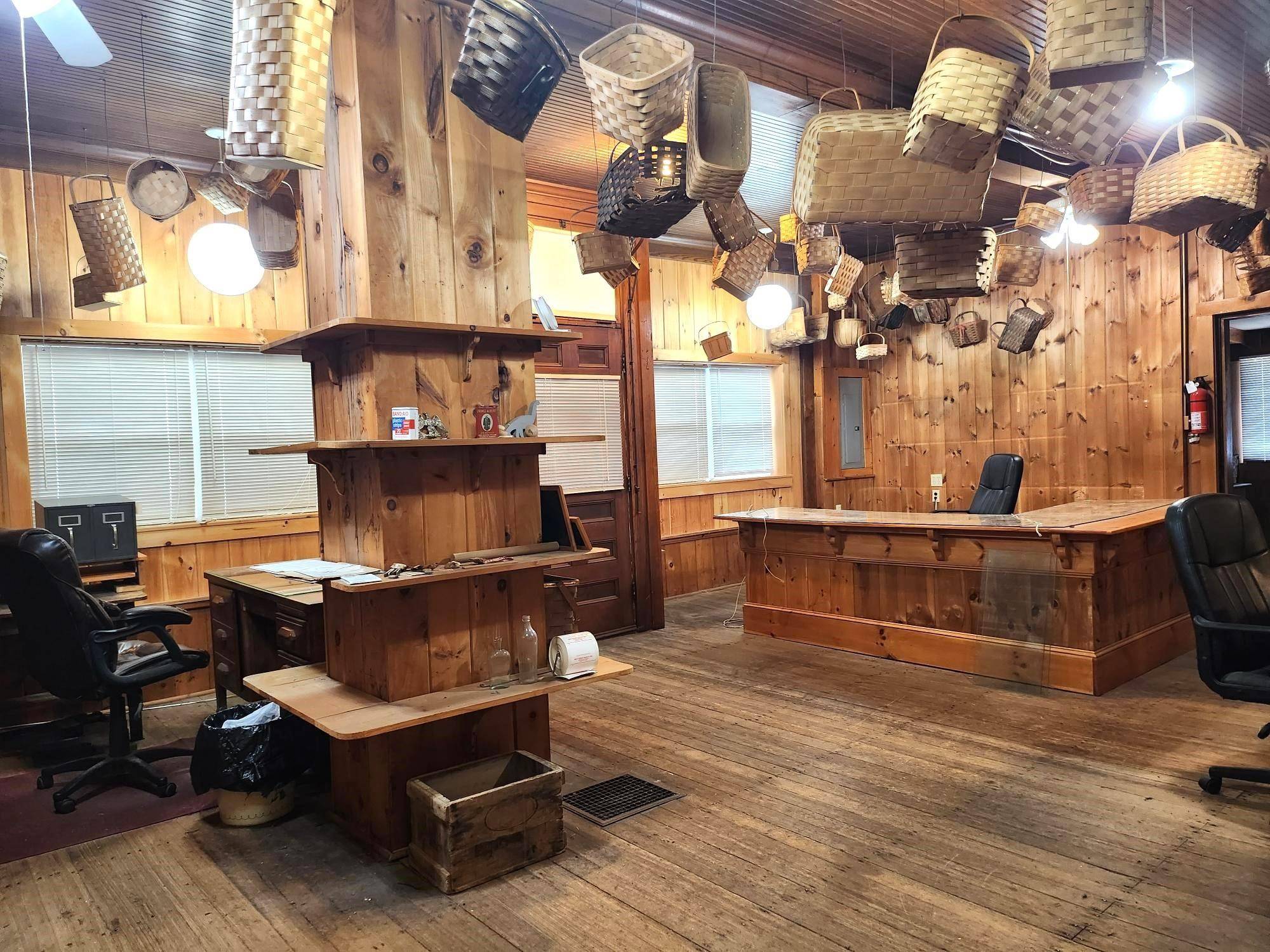 Rindge, NH 03461,99 W Main ST