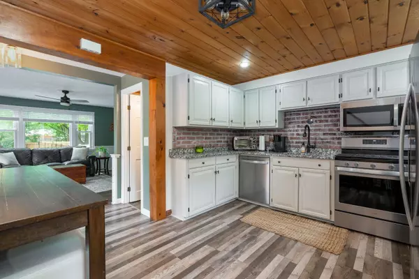 Nashua, NH 03060,22 Gingras DR