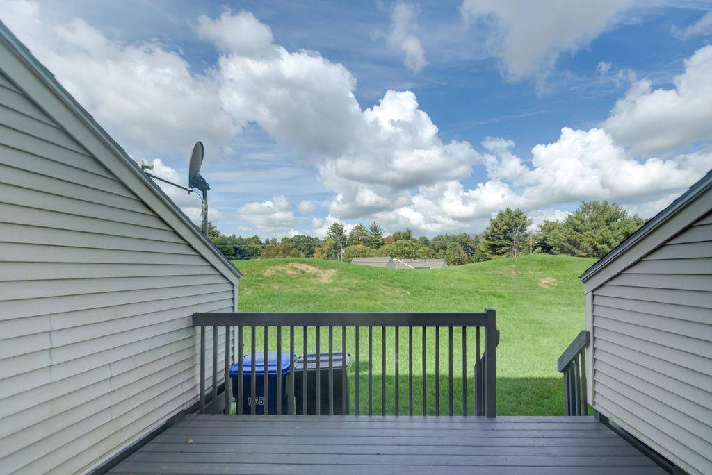 Hudson, NH 03051,605 Fox Hollow DR