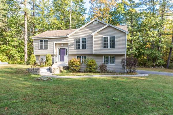 19 Dame RD, Newmarket, NH 03857