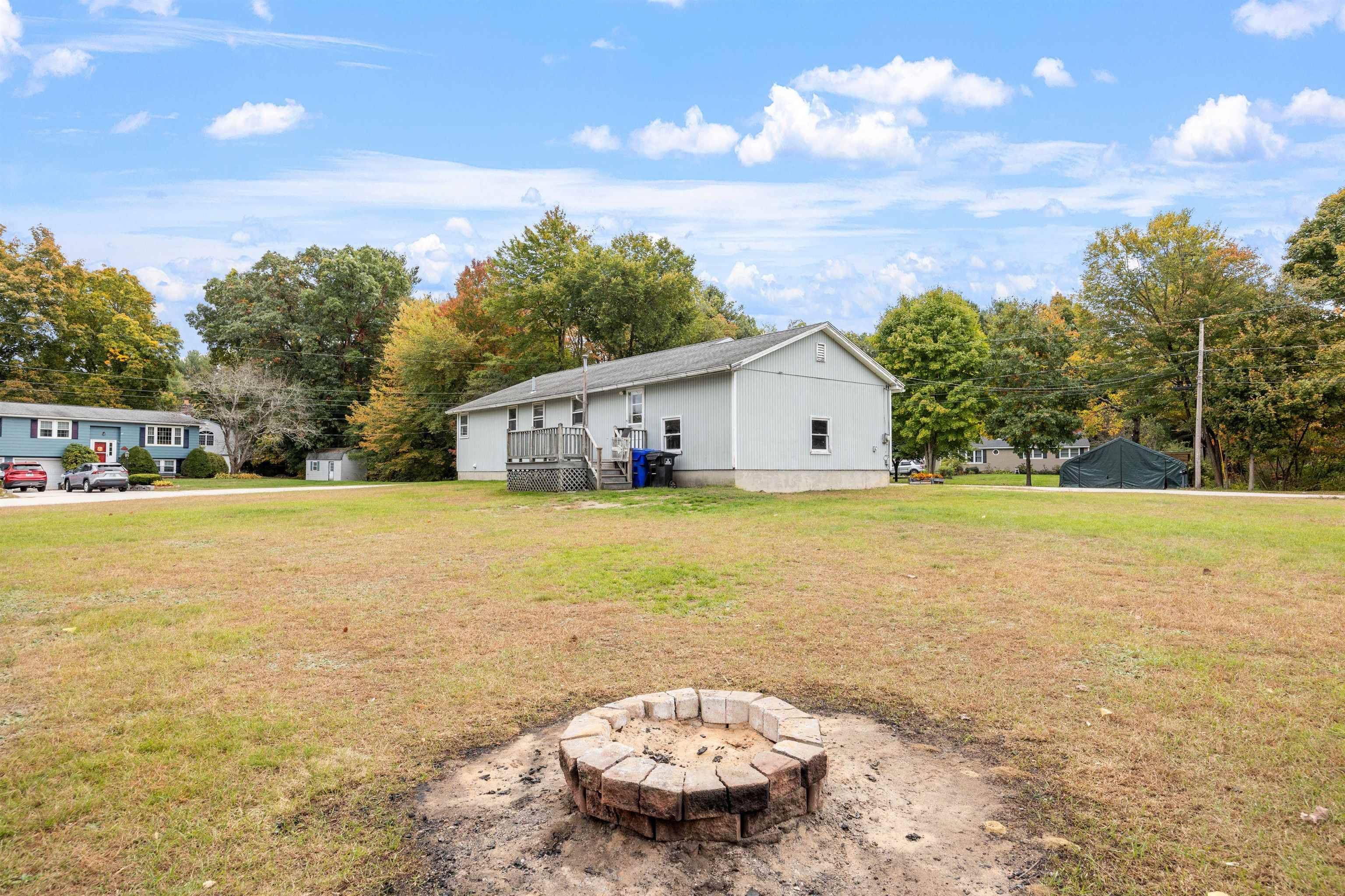 Hudson, NH 03051,14 Circle DR