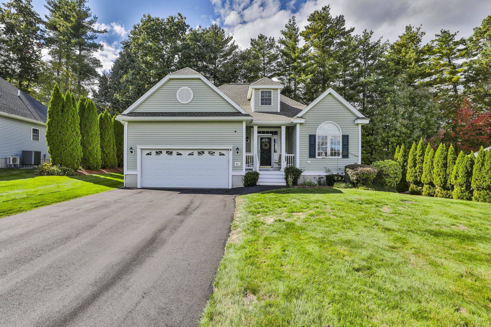 44 Sawgrass CIR, Londonderry, NH 03053
