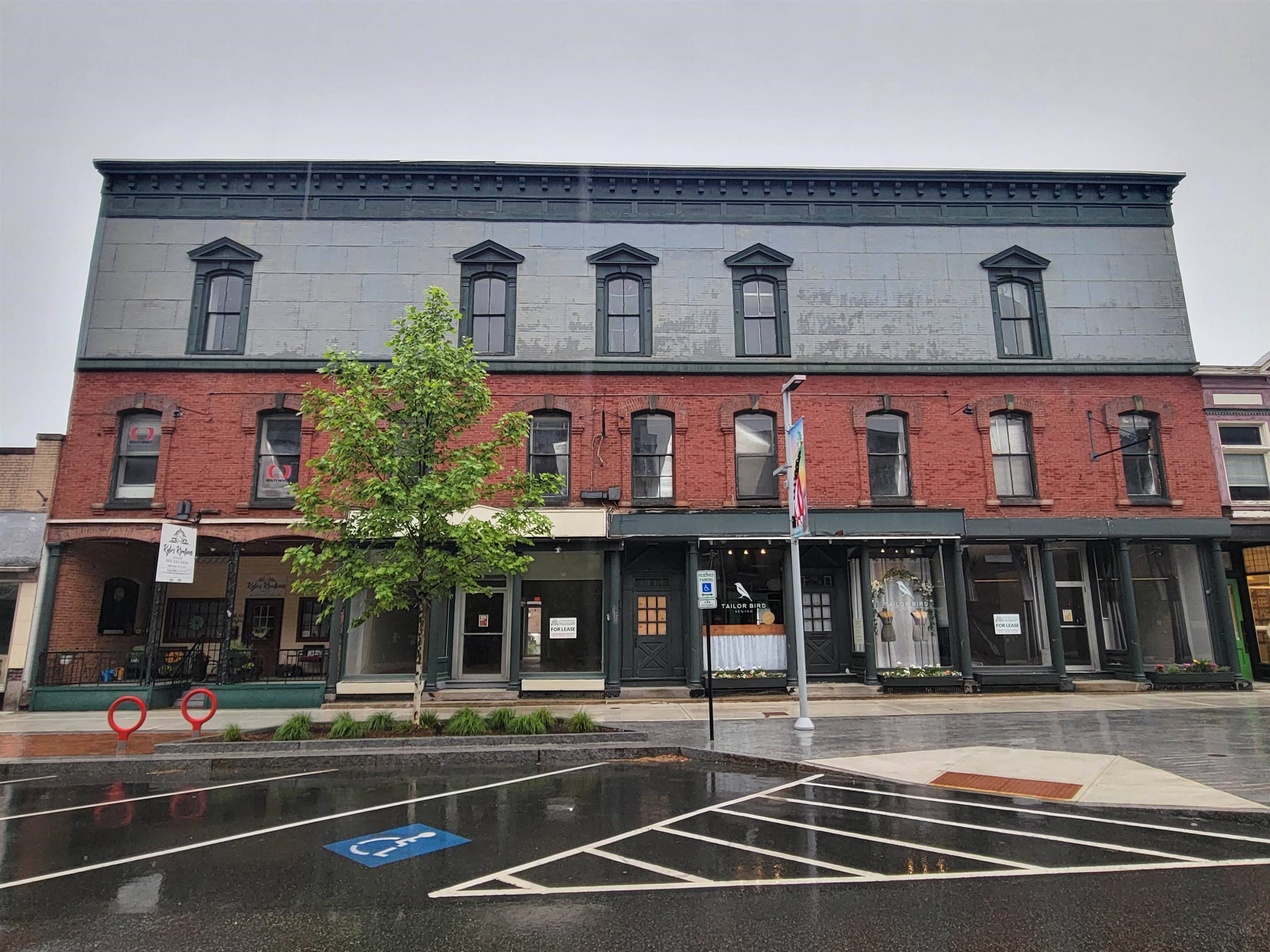 34 Pleasant ST, Claremont, NH 03743