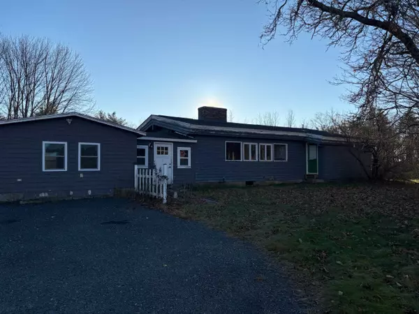 42 Dover RD, Chichester, NH 03258