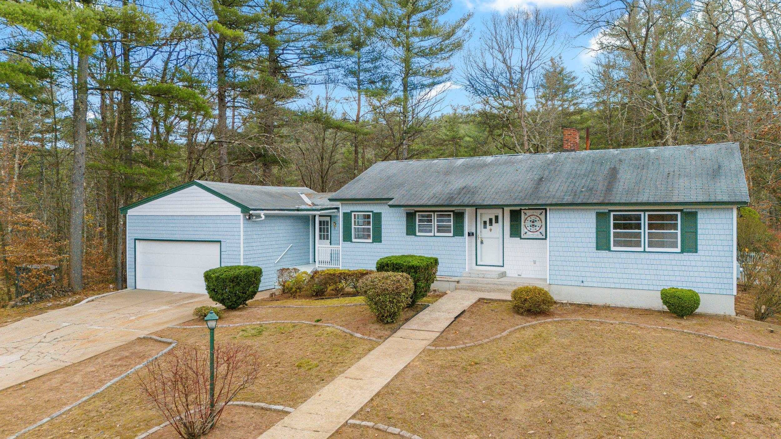 22 Ashlar DR, Goffstown, NH 03045