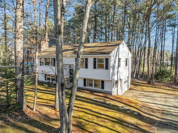 12 Mike LN, Litchfield, NH 03052