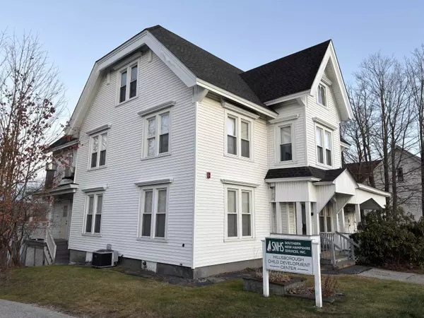 21 School ST, Hillsborough, NH 03244