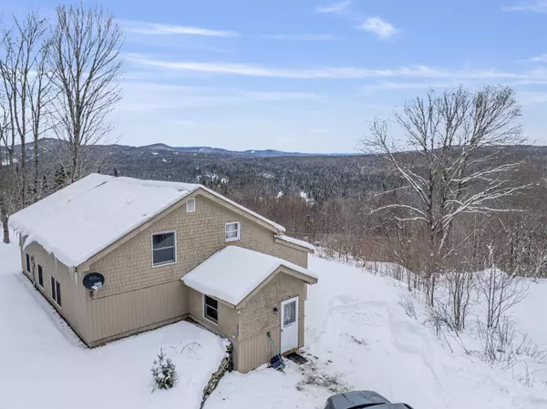 136 Spring RD, Pittsburg, NH 03592