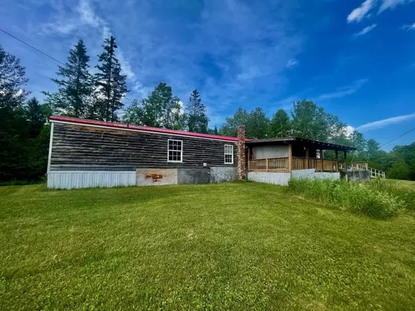 76 Potter RD, Stark, NH 03582