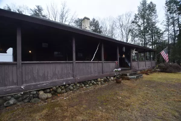 Sandown, NH 03873,127 Wells Village RD