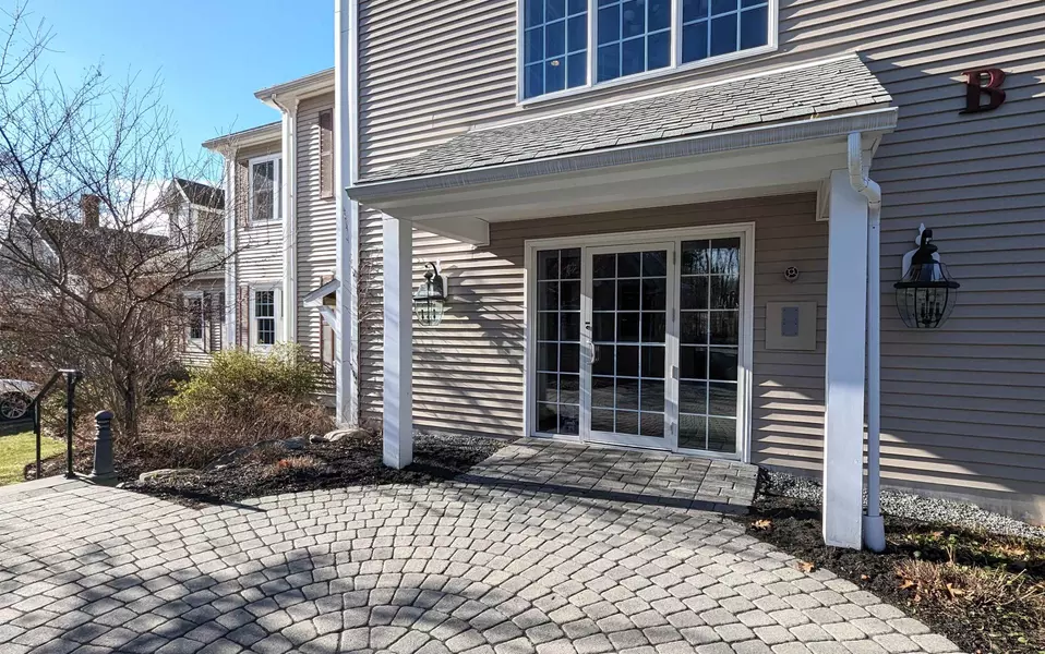 18-2 Hampton RD #2, Exeter, NH 03833