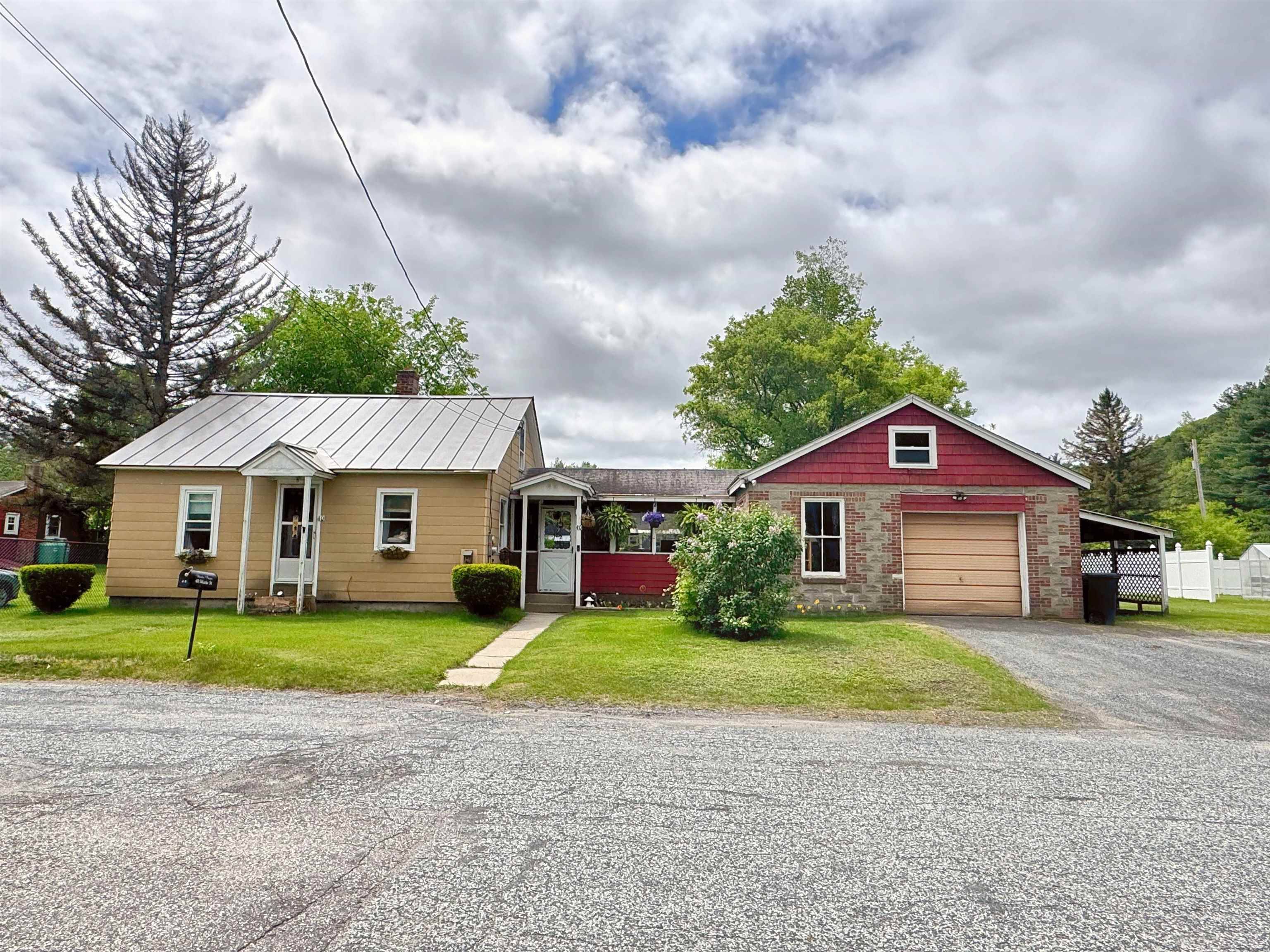 40 Maria ST, Claremont, NH 03743