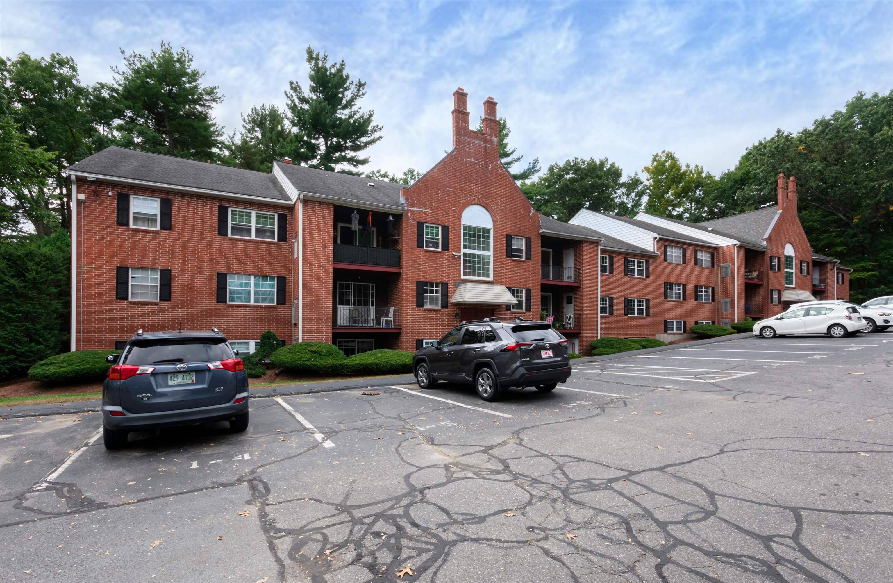 Nashua, NH 03060,1 Louisburg SQ #9