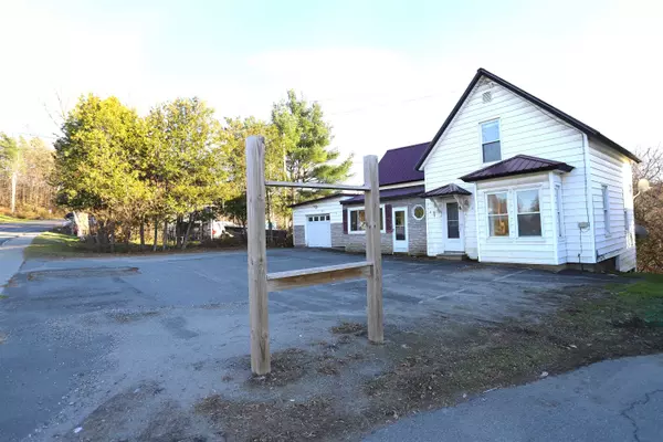 Newport City, VT 05855,620 East Main ST