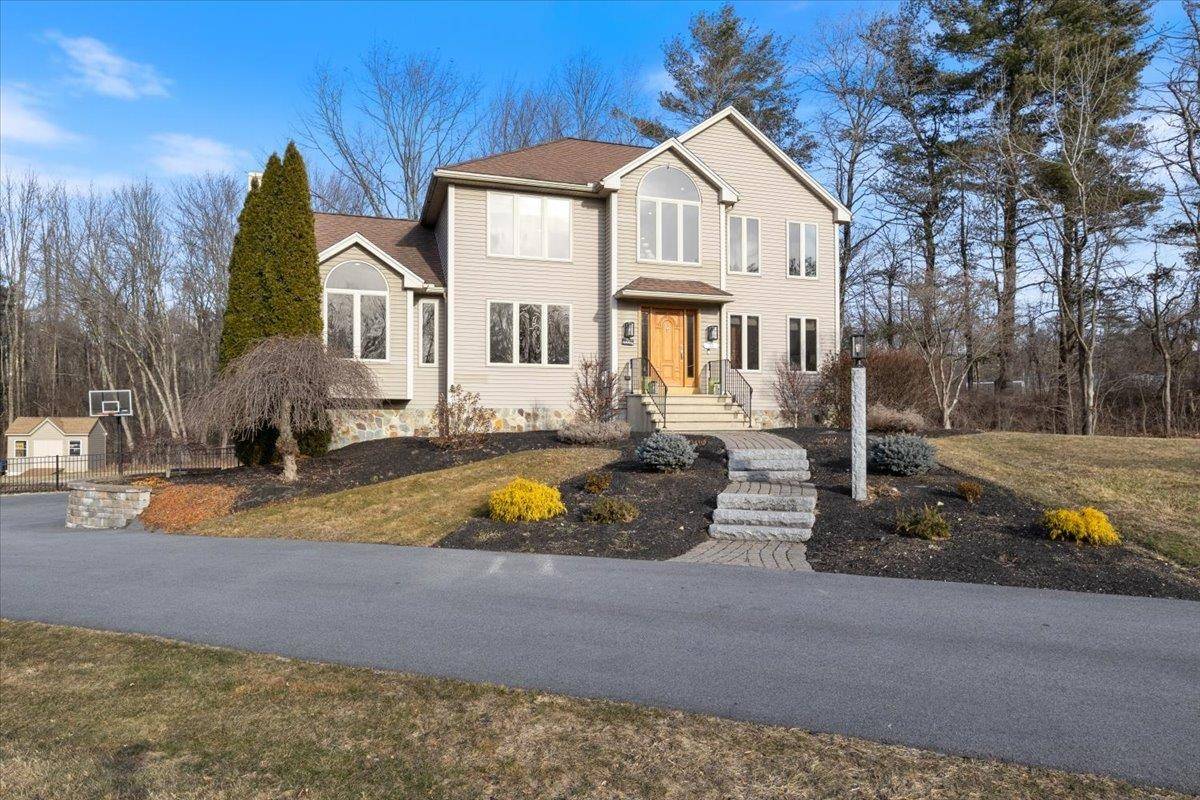 Derry, NH 03038,12 Cardinal CIR