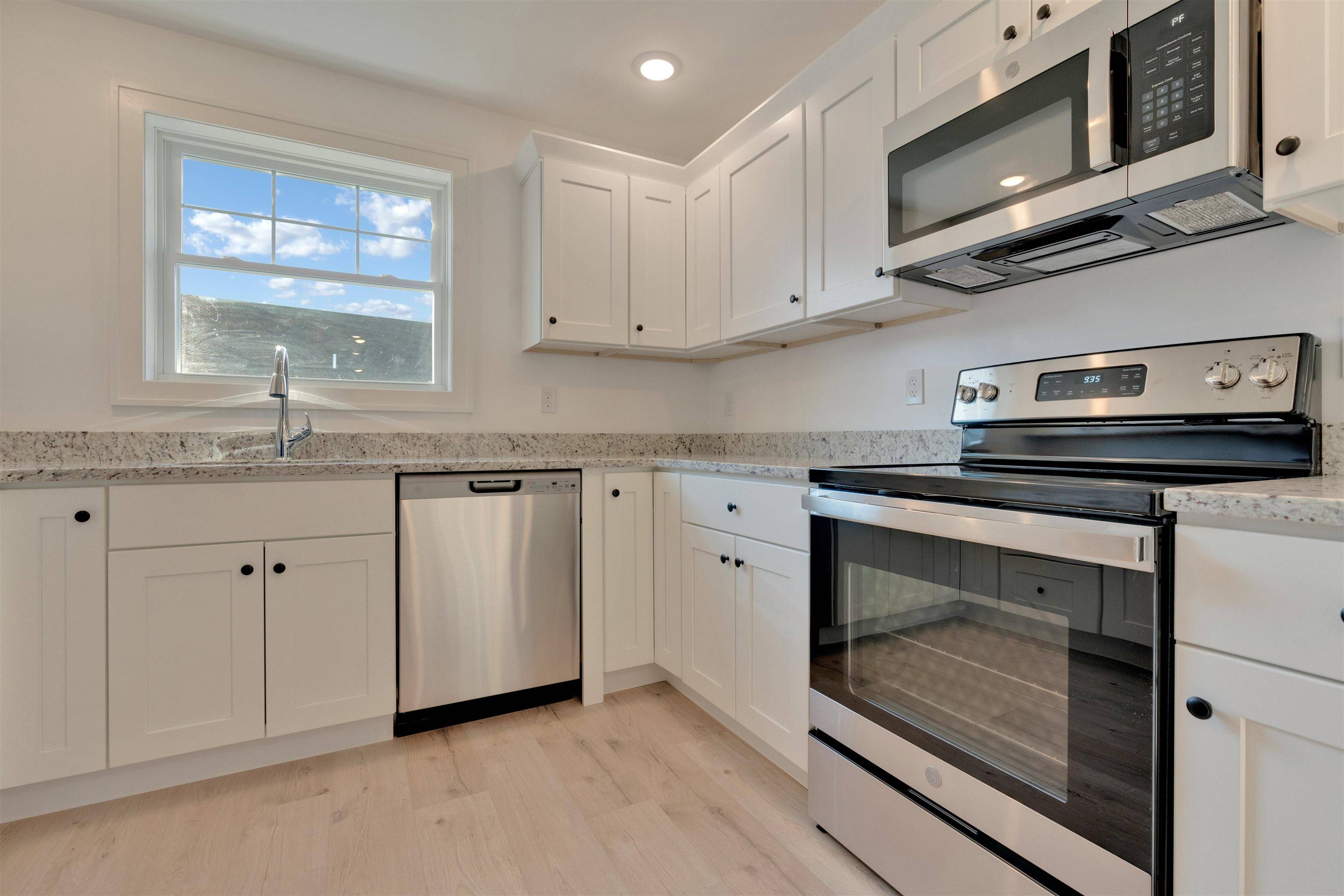 Rochester, NH 03867,13 Miami WAY #B