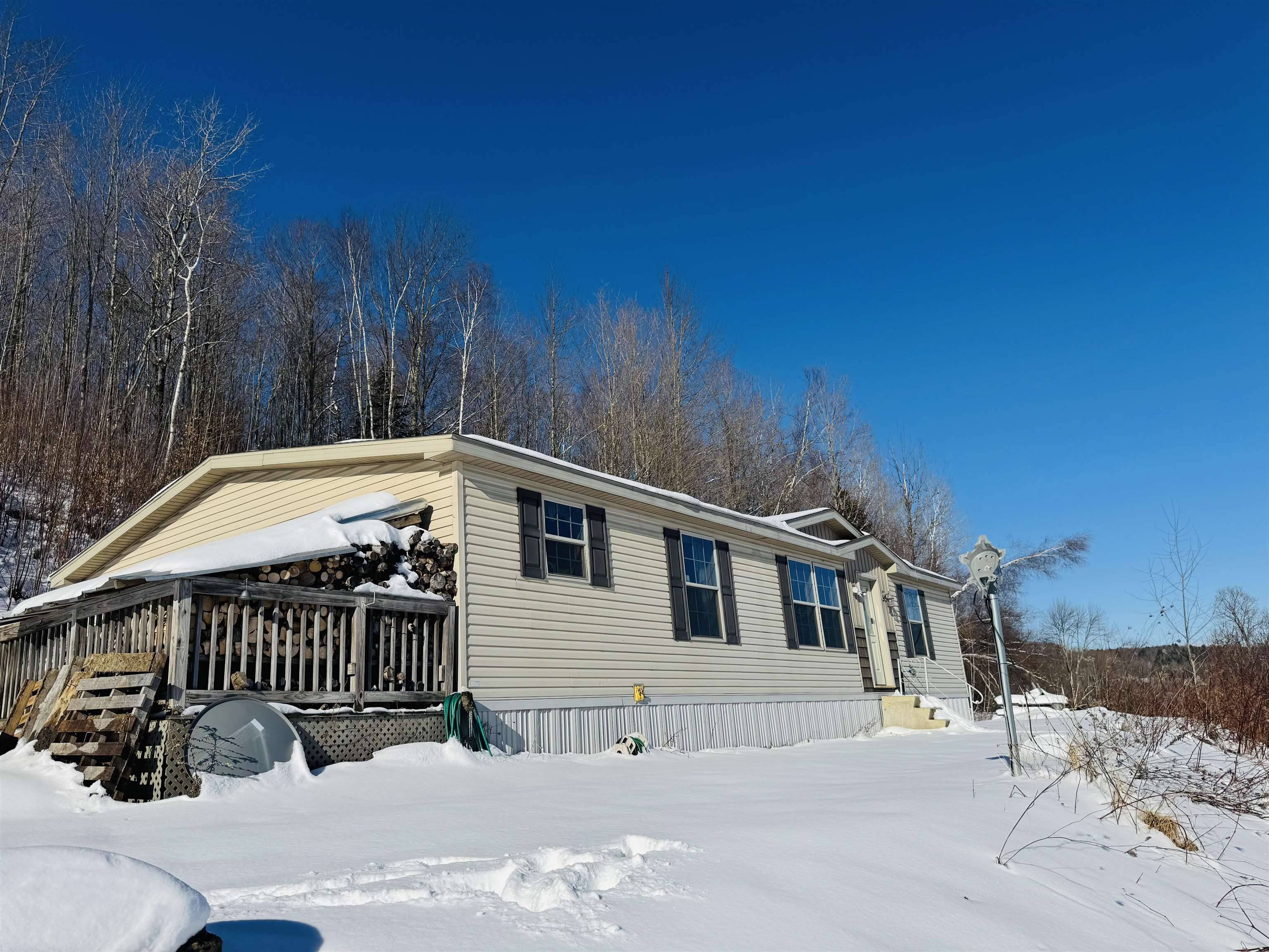 Irasburg, VT 05845,670 Simino LN