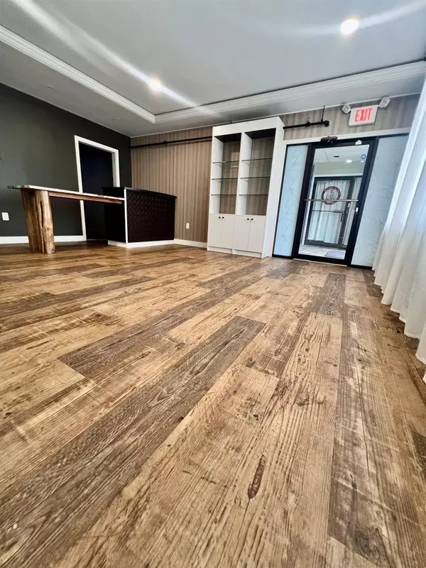 Hampton, NH 03842,725 Lafayette RD #5