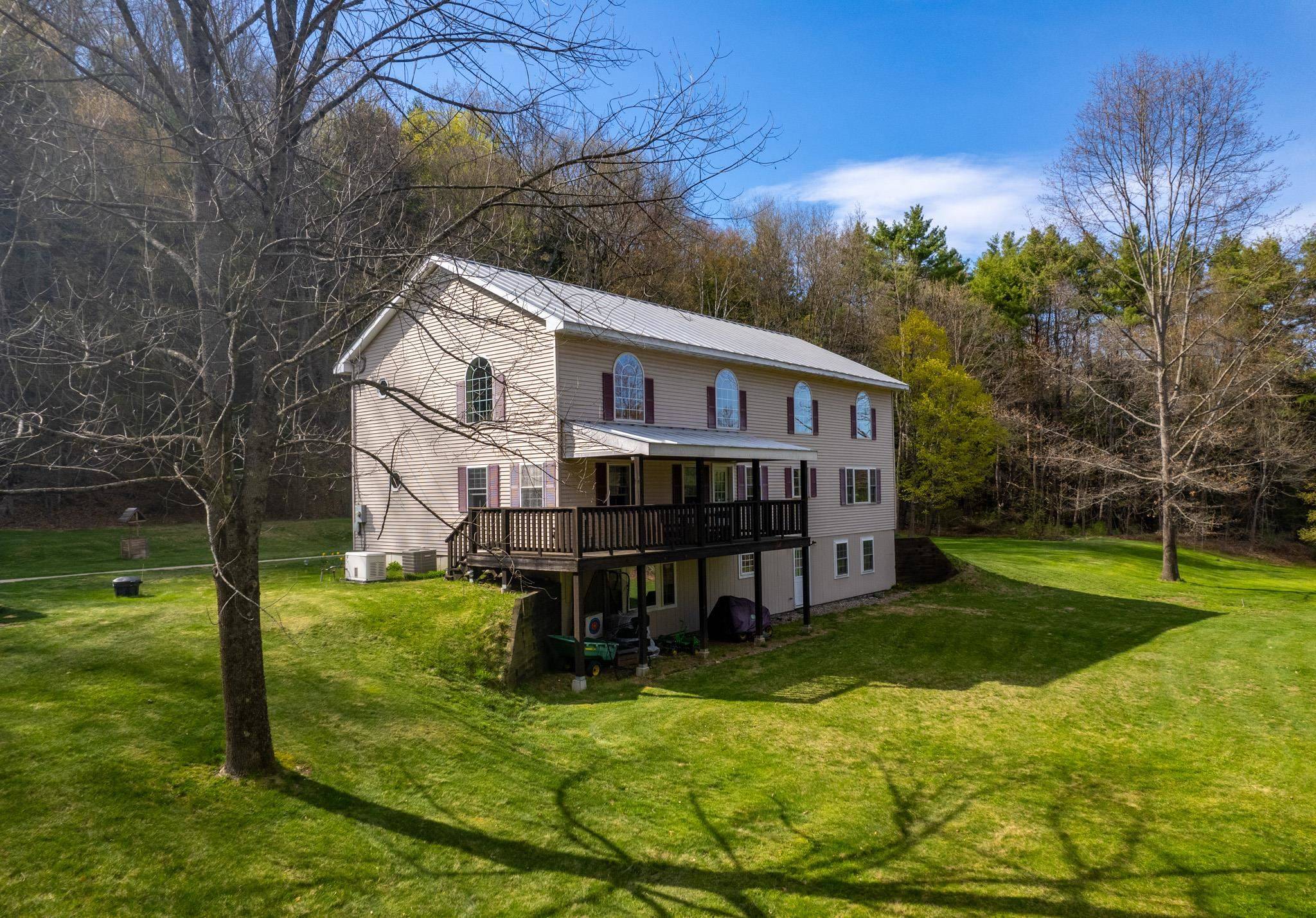 11 Gilson Farm LN, Hartland, VT 05048