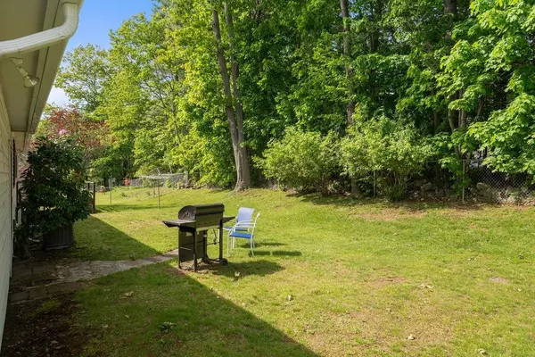 Portsmouth, NH 03801,50 Suzanne DR