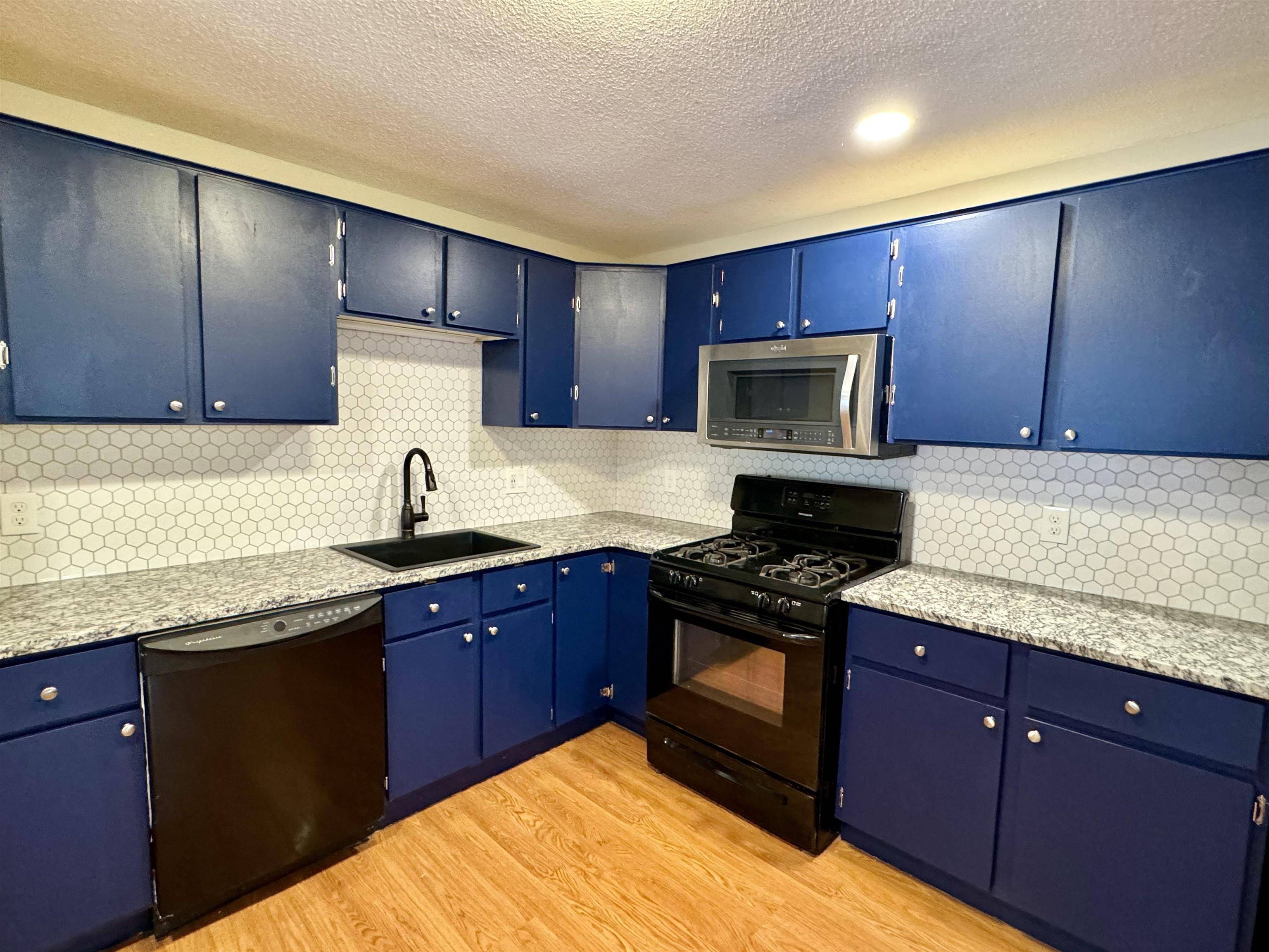 Nashua, NH 03063,2 Roedean DR #304