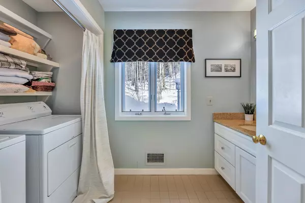 Hartford, VT 05059,383 Jay Hill RD