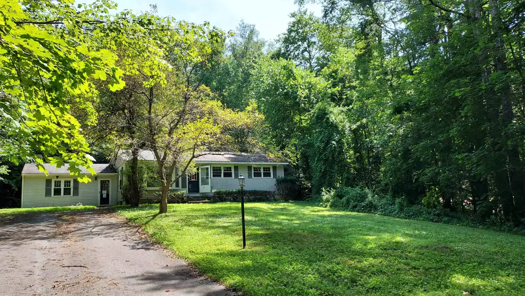 14 Pace RD, Pownal, VT 05201