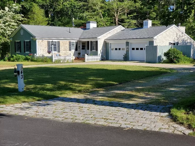 43 Poponessett RD, Cotuit, MA 02635