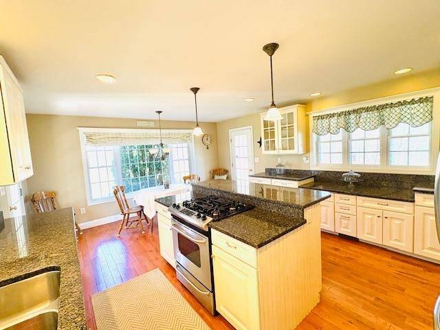 15 Church RD, Chester, NH 03036