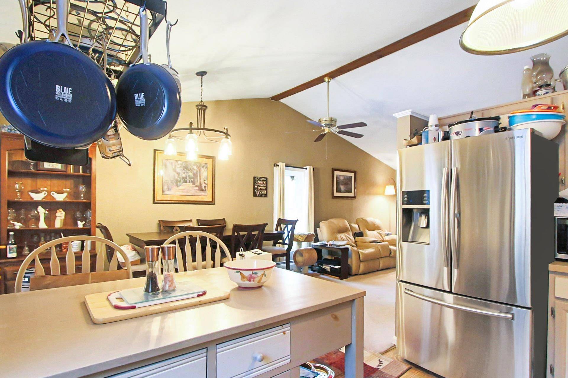 Hudson, NH 03051,37 Saint Laurent DR