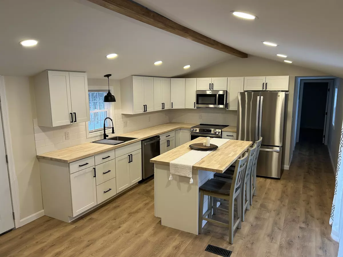 Lee, NH 03861,12 Pinecrest EST