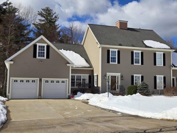 14 Steeple View DR, Atkinson, NH 03811