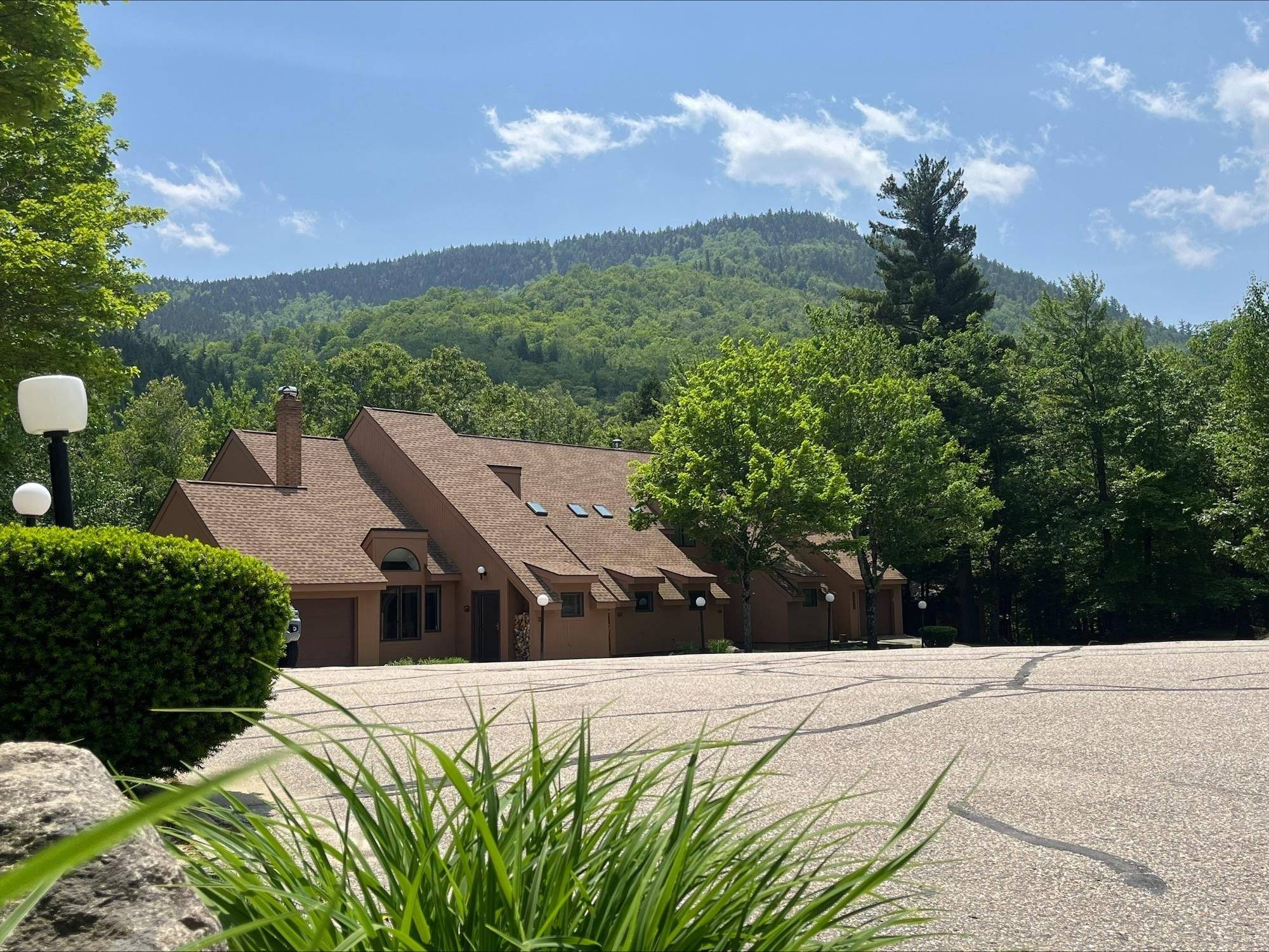 32 Top Notch RD, Bartlett, NH 03812