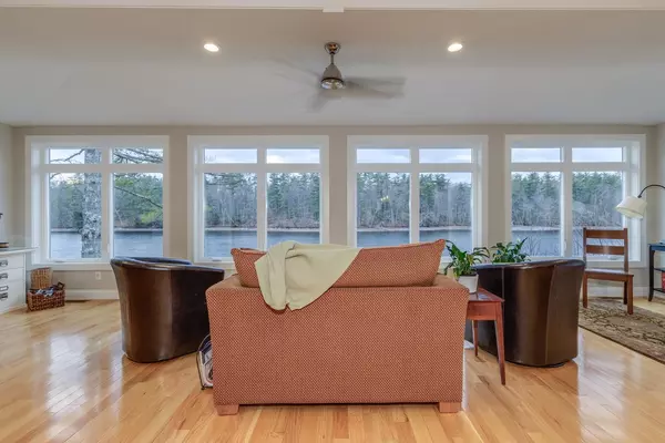 Hampstead, NH 03841,183 Mills Shore RD