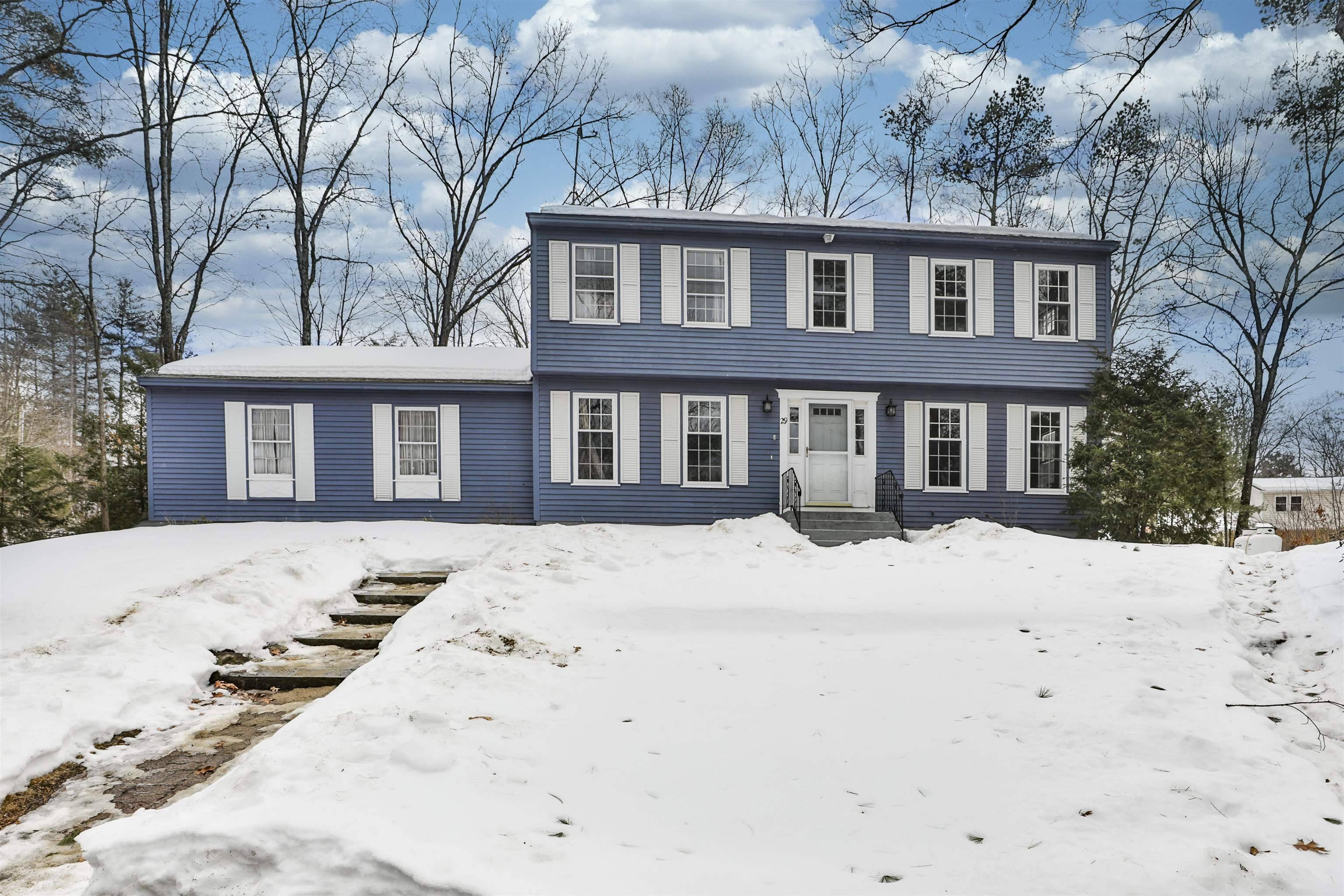 Manchester, NH 03104,29 Camelot PL