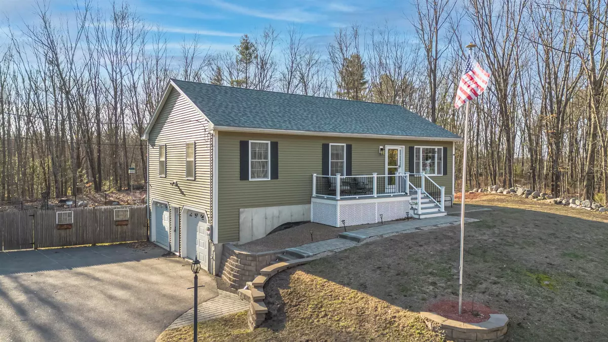 Sandown, NH 03873,54 Cross RD