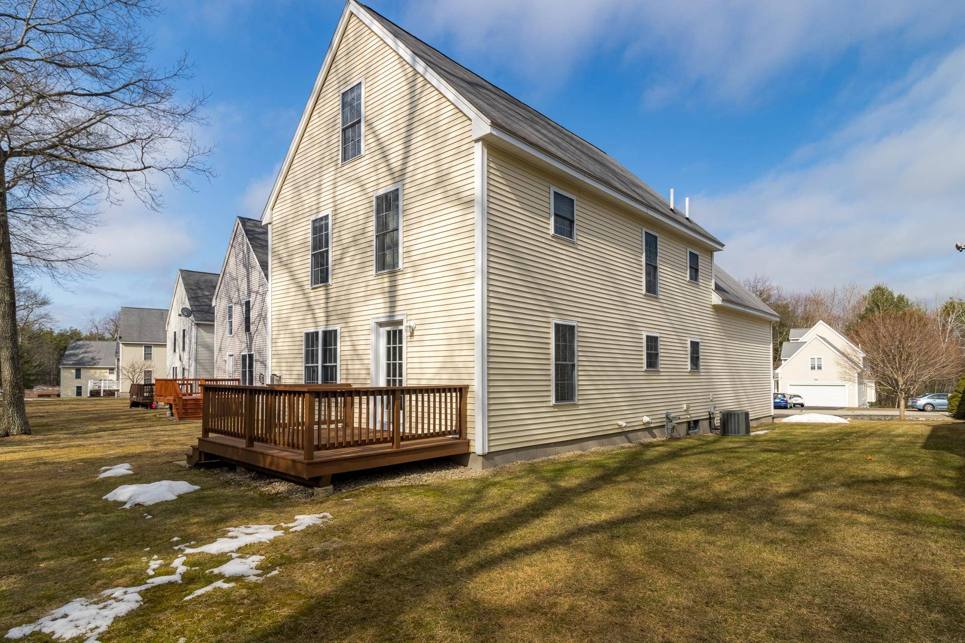 Hudson, NH 03051,116 Barbara LN