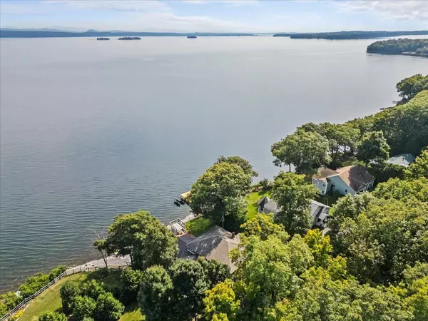 Grand Isle, VT 05458,18 Sunrise LN